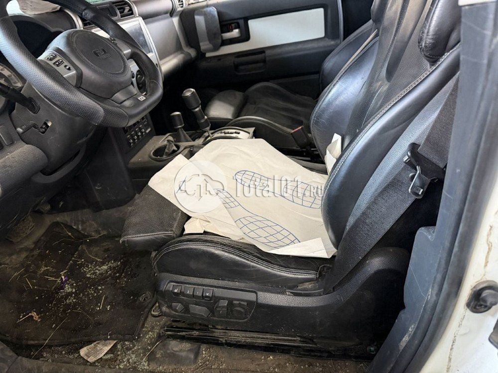 Фото Toyota FJ Cruiser 128