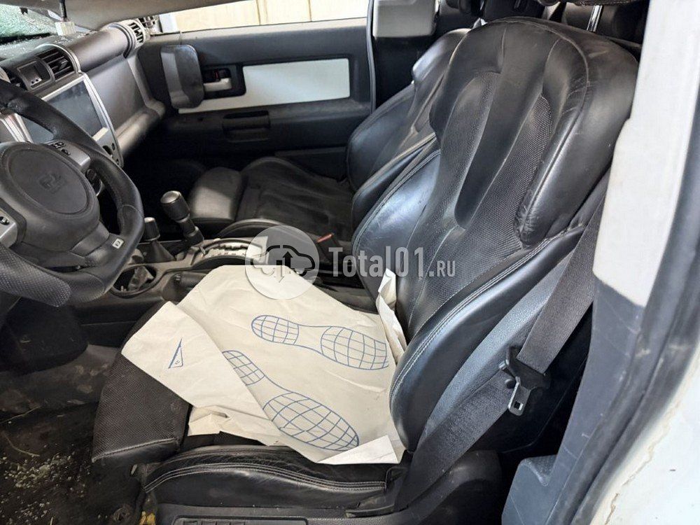 Фото Toyota FJ Cruiser 130