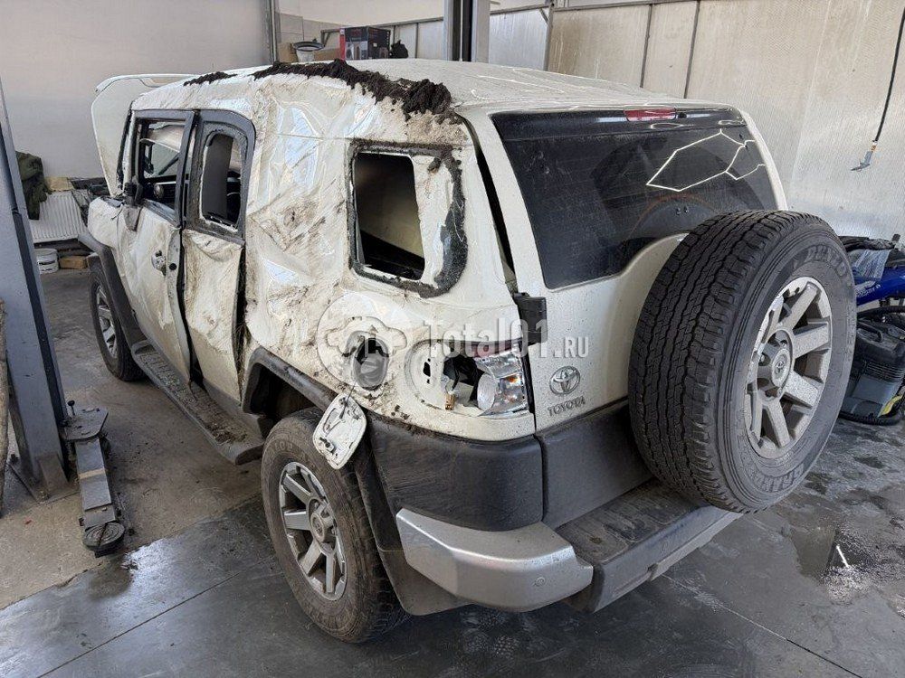 Фото Toyota FJ Cruiser 144