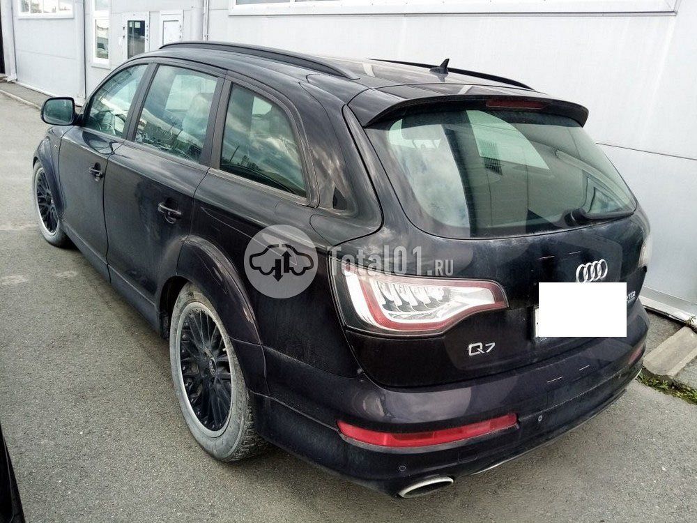 Фото Audi Q7 10