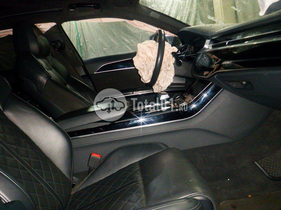 Фото Audi A8L 22