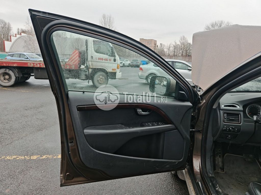 Фото Volvo XC70 76