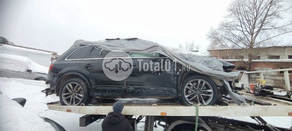 Фото Audi Q7 32