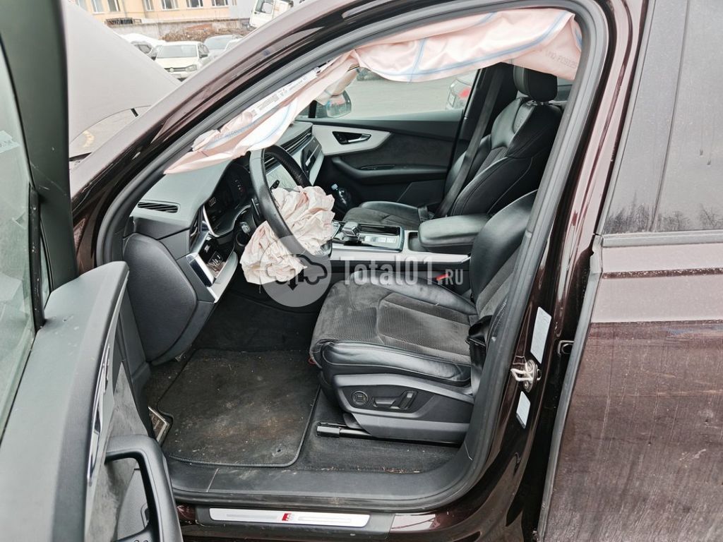 Фото Audi Q7 128