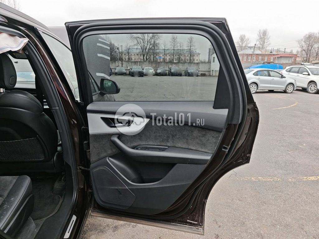 Фото Audi Q7 188