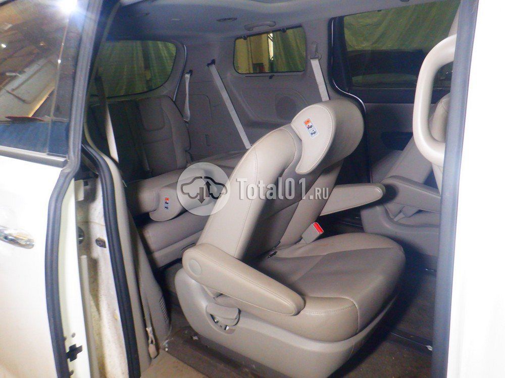 Фото KIA Carnival 44