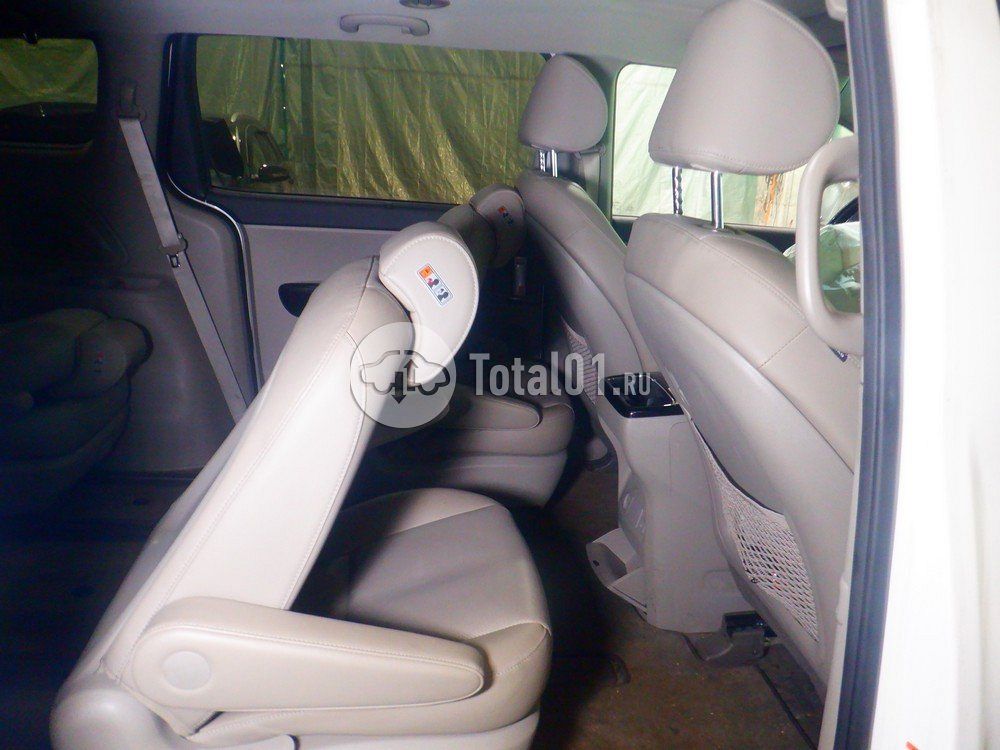 Фото KIA Carnival 46