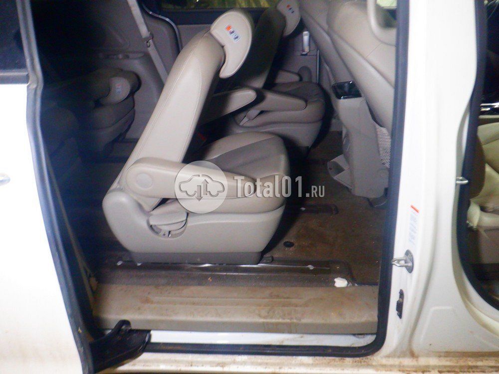 Фото KIA Carnival 48