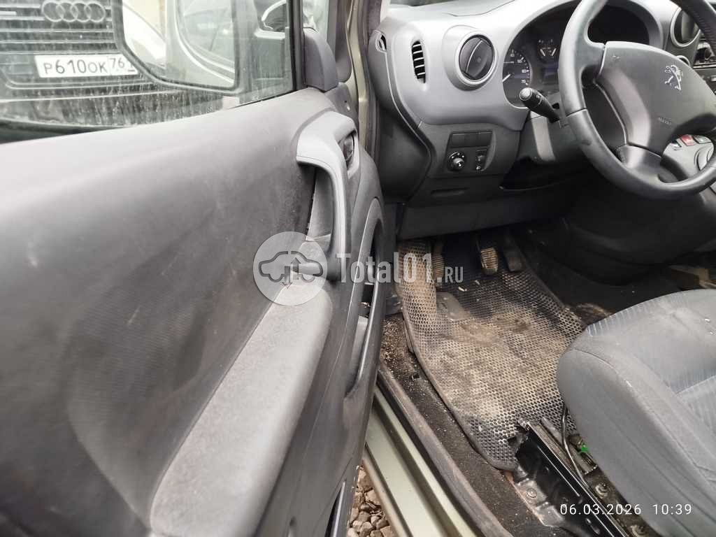 Фото Peugeot Partner 38