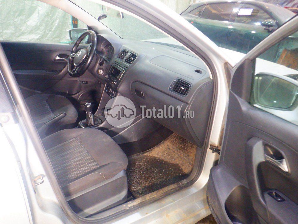 Фото Volkswagen Polo 28