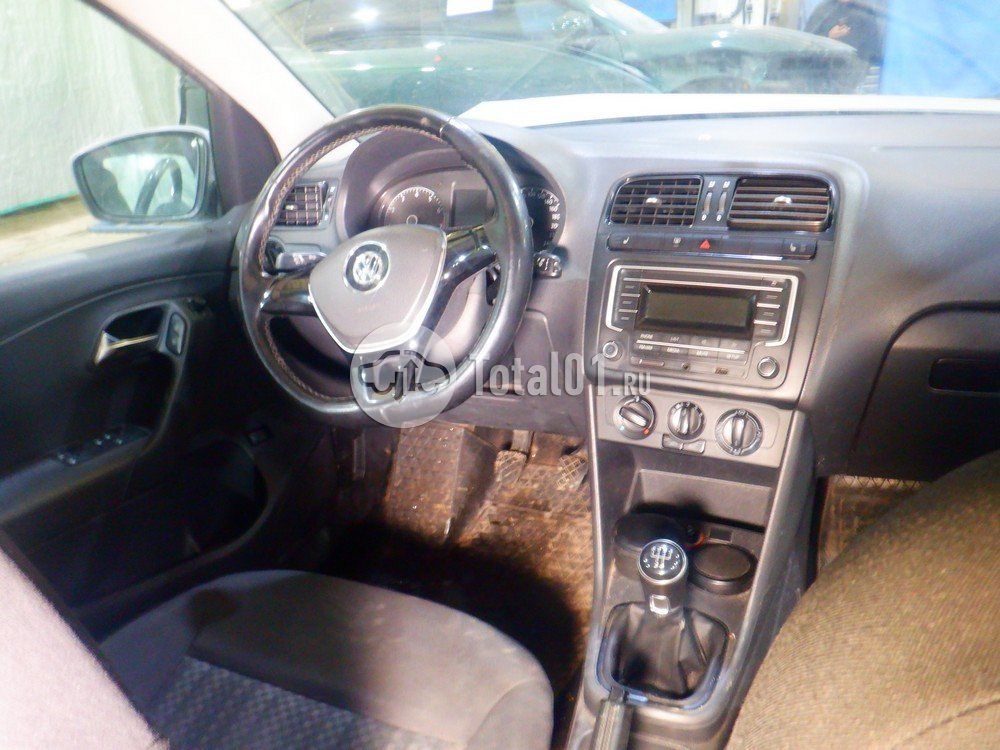 Фото Volkswagen Polo 48