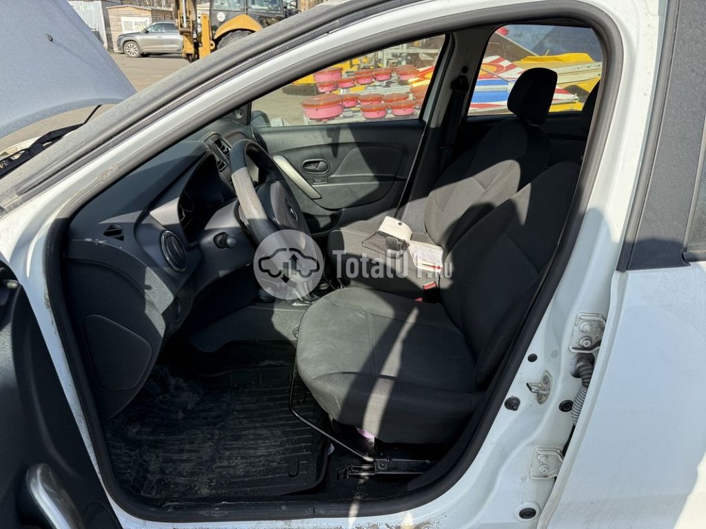 Фото Renault Logan 118