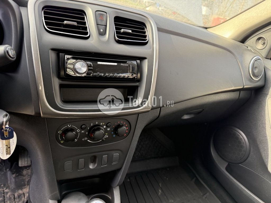 Фото Renault Logan 124