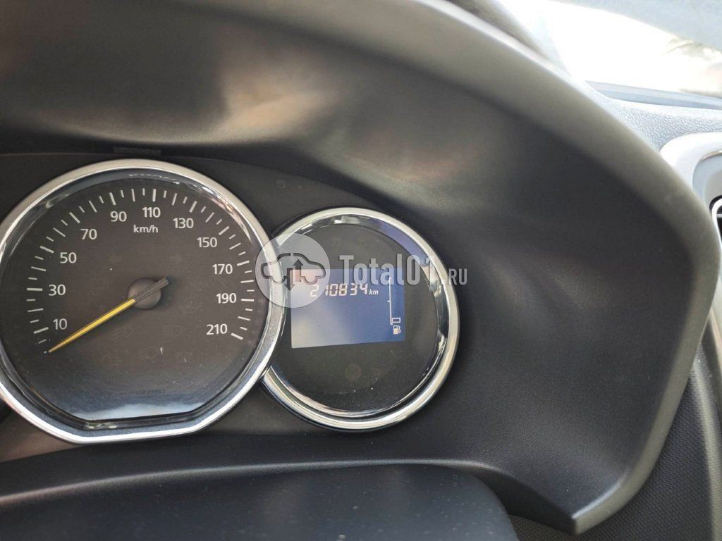 Фото Renault Logan 6