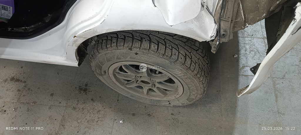 Фото Daihatsu YRV 28