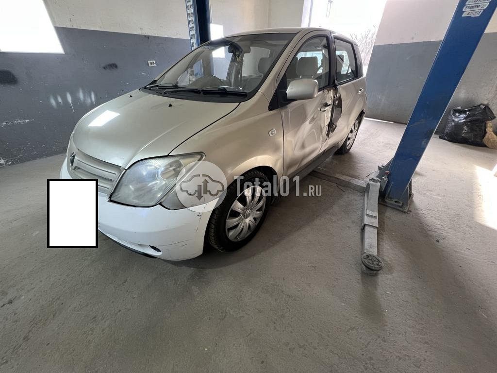 Фото Toyota Ist 6