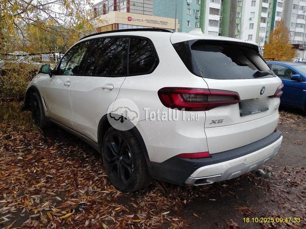 Фото BMW X5 8