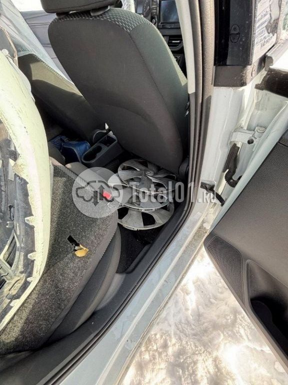 Фото Volkswagen Polo 28