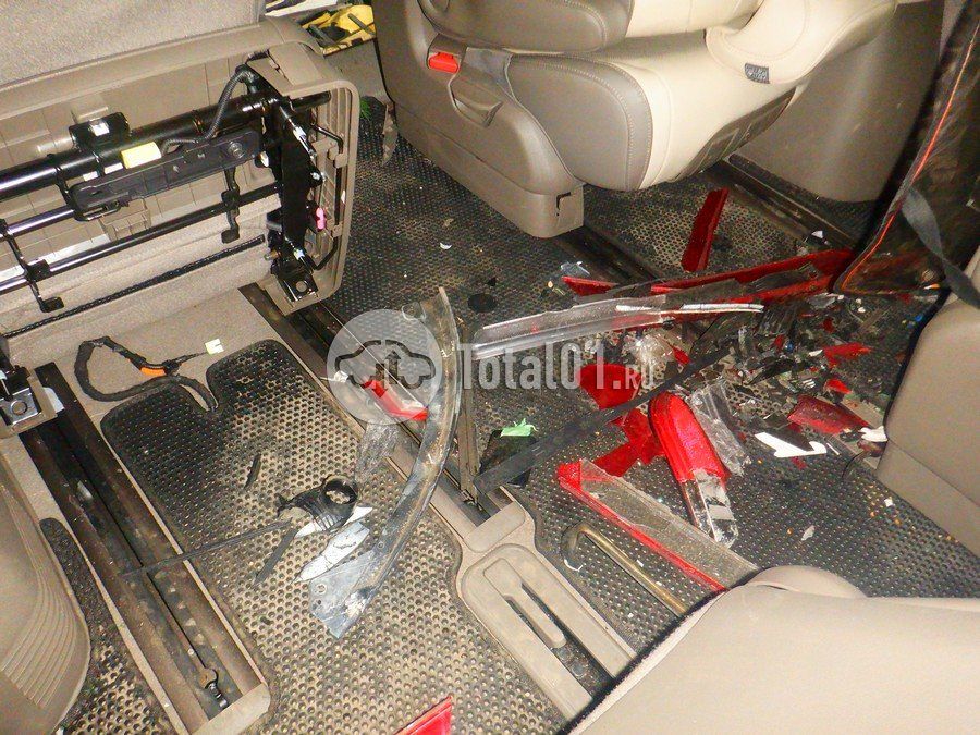 Фото KIA Carnival 38