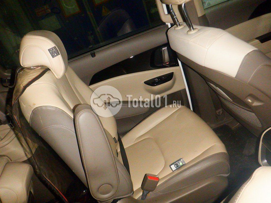 Фото KIA Carnival 46