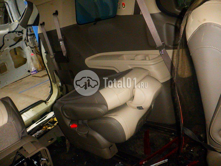 Фото KIA Carnival 48