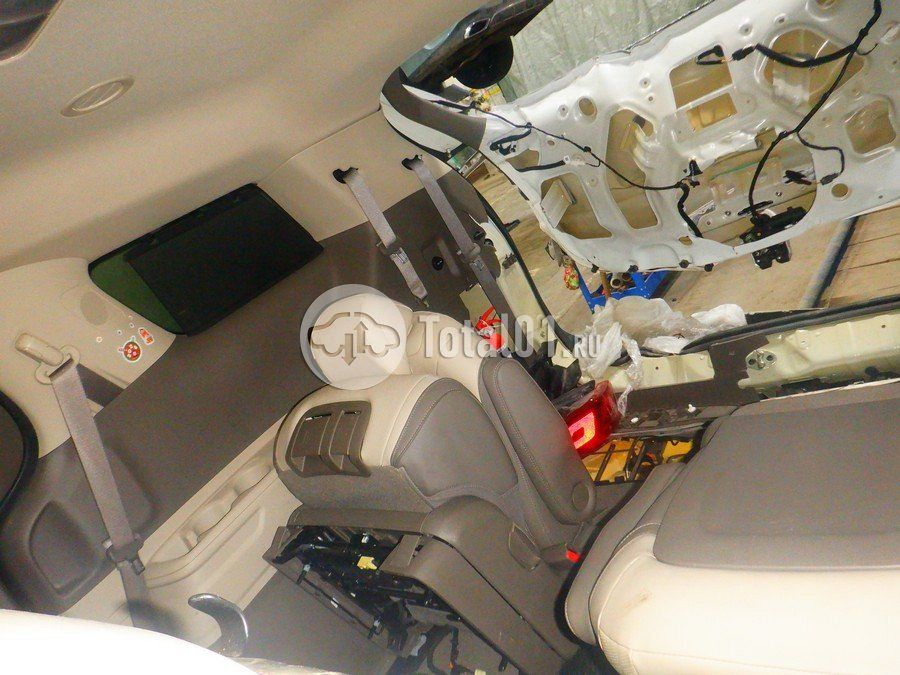 Фото KIA Carnival 70