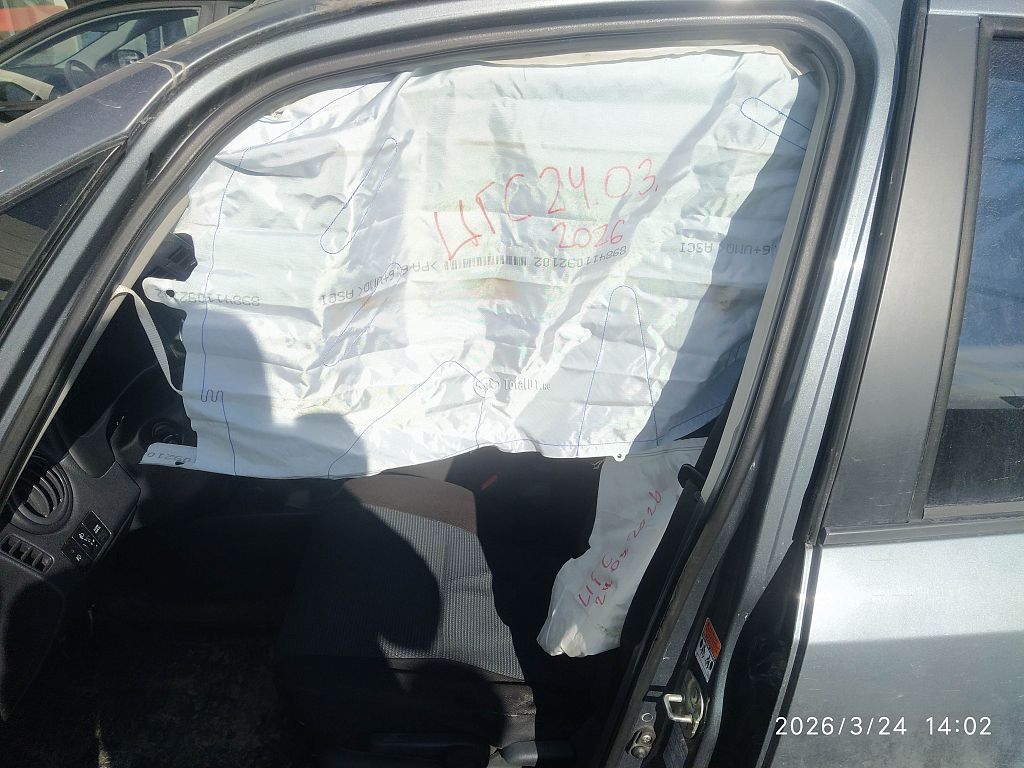 Фото Suzuki SX4 32