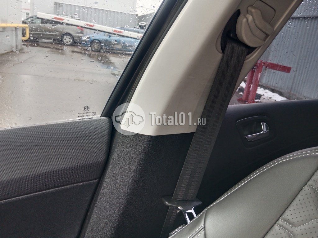 Фото Peugeot 408 14