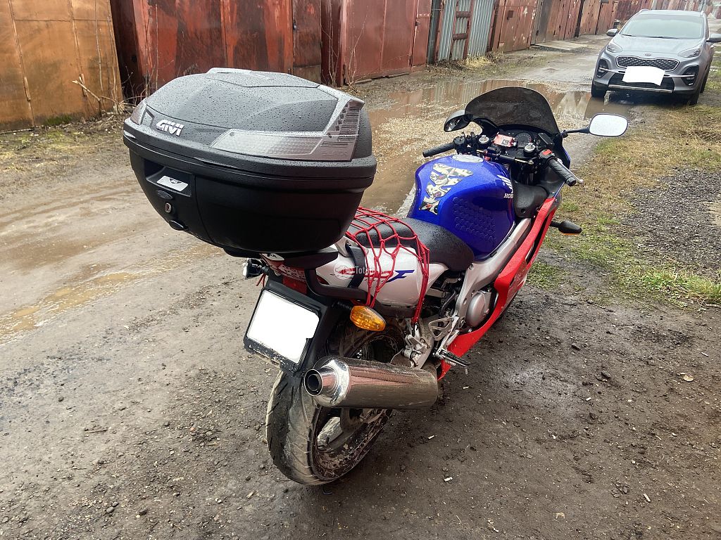 Фото Honda CBR600F 8