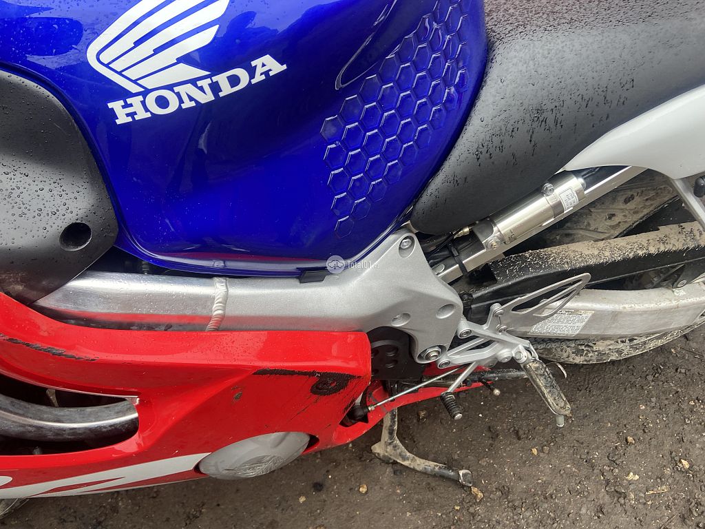 Фото Honda CBR600F 32