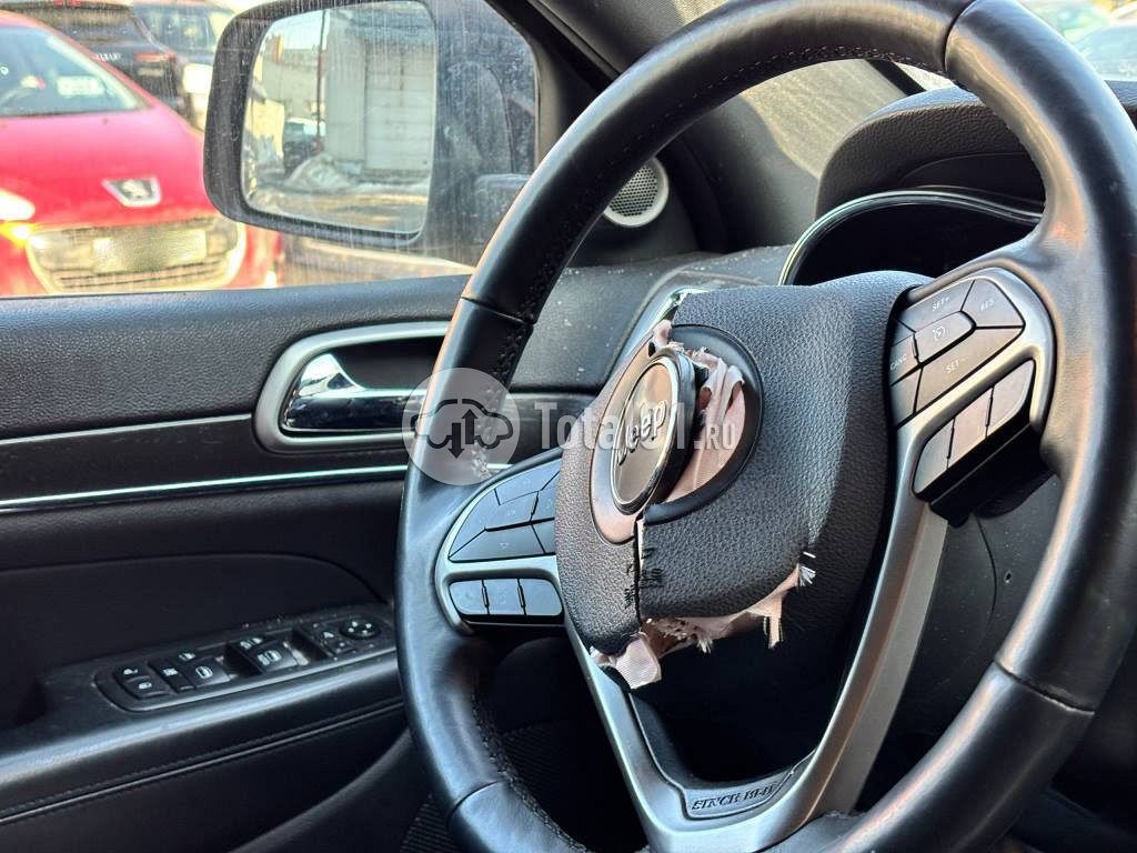 Фото Jeep Grand Cherokee 40