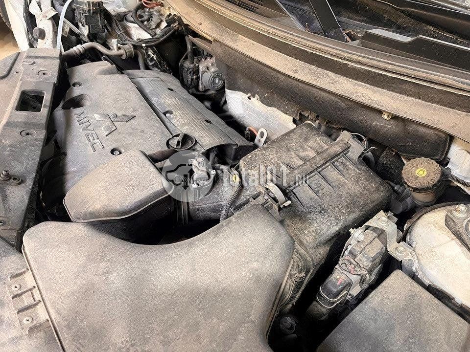 Фото Mitsubishi Outlander 70