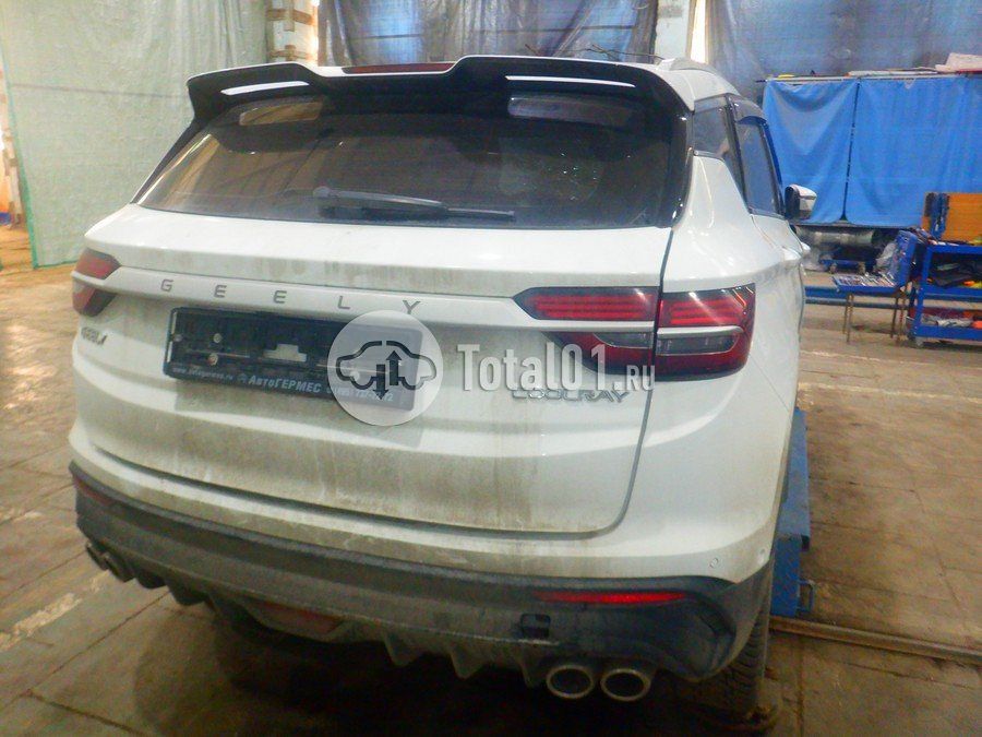Фото Geely Coolray 12