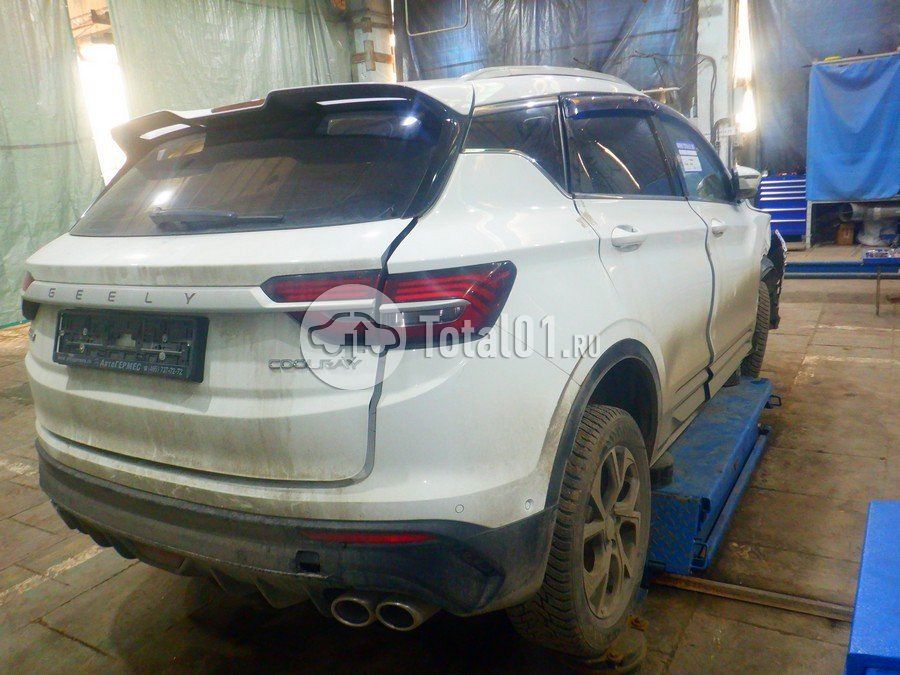 Фото Geely Coolray 14