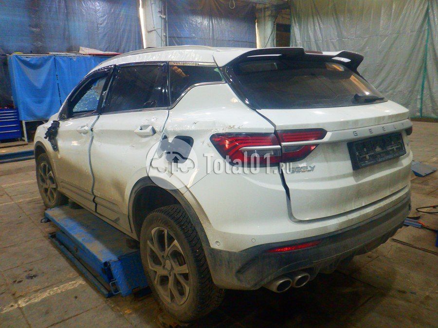 Фото Geely Coolray 16