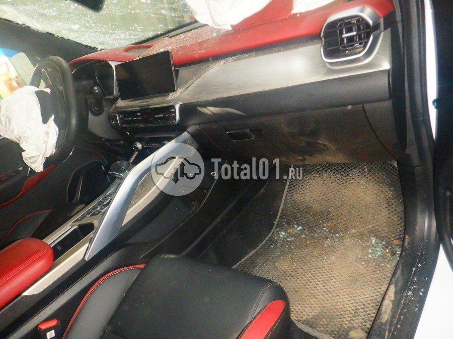 Фото Geely Coolray 38