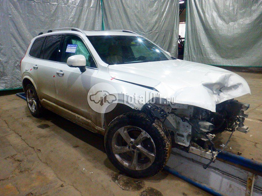 Фото Volvo XC90 12
