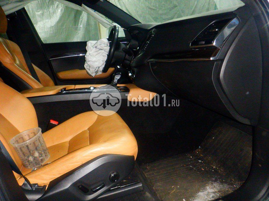 Фото Volvo XC90 22