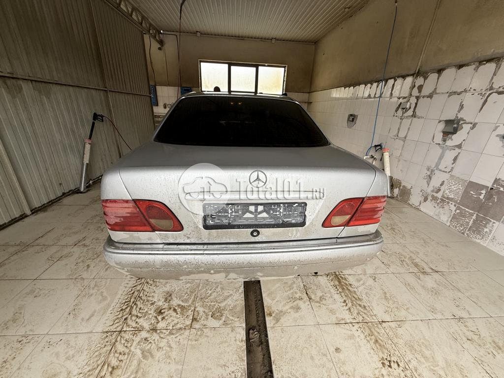 Фото Mercedes-Benz E-класс 16