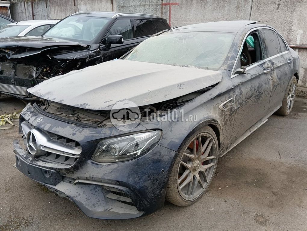 Фото Mercedes-Benz E-класс AMG 2