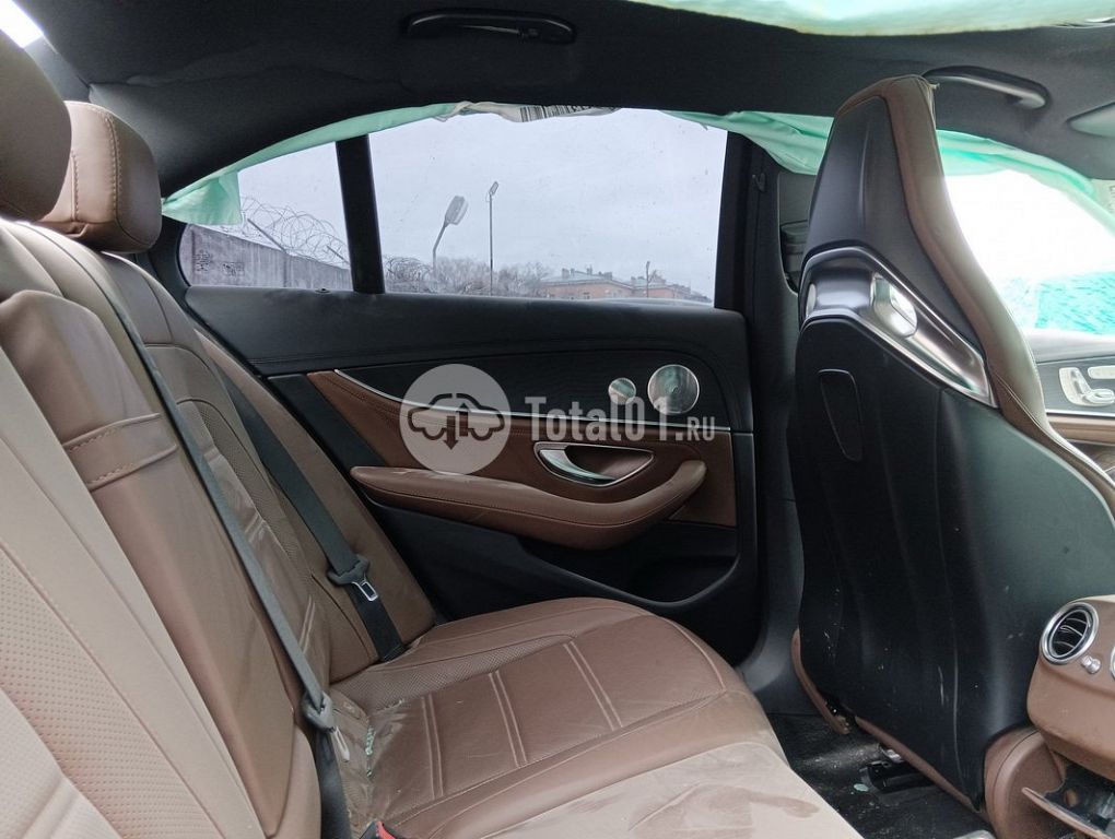 Фото Mercedes-Benz E-класс AMG 154