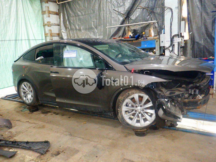 Фото Tesla Model X 10
