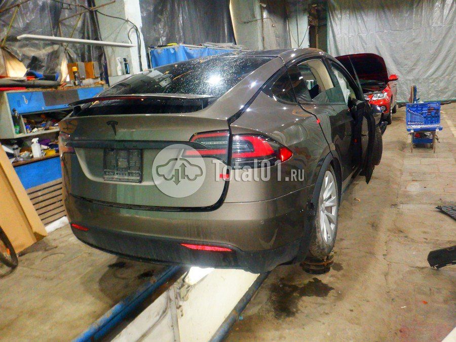 Фото Tesla Model X 12