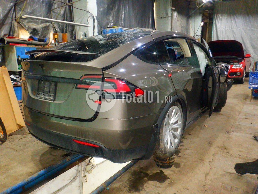 Фото Tesla Model X 14