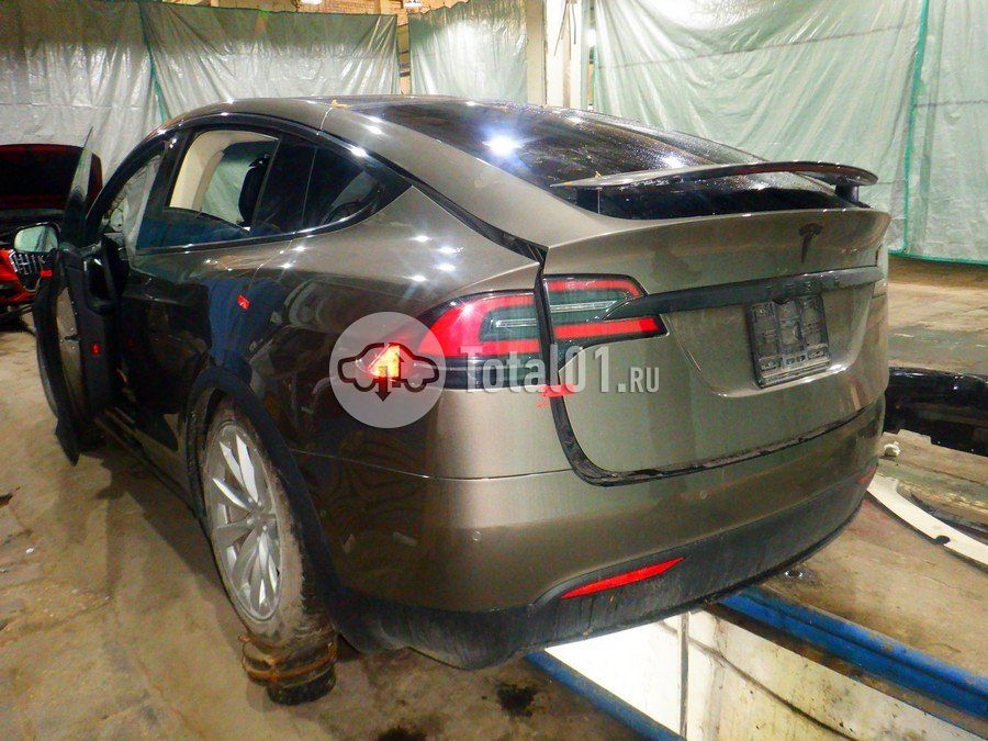 Фото Tesla Model X 16