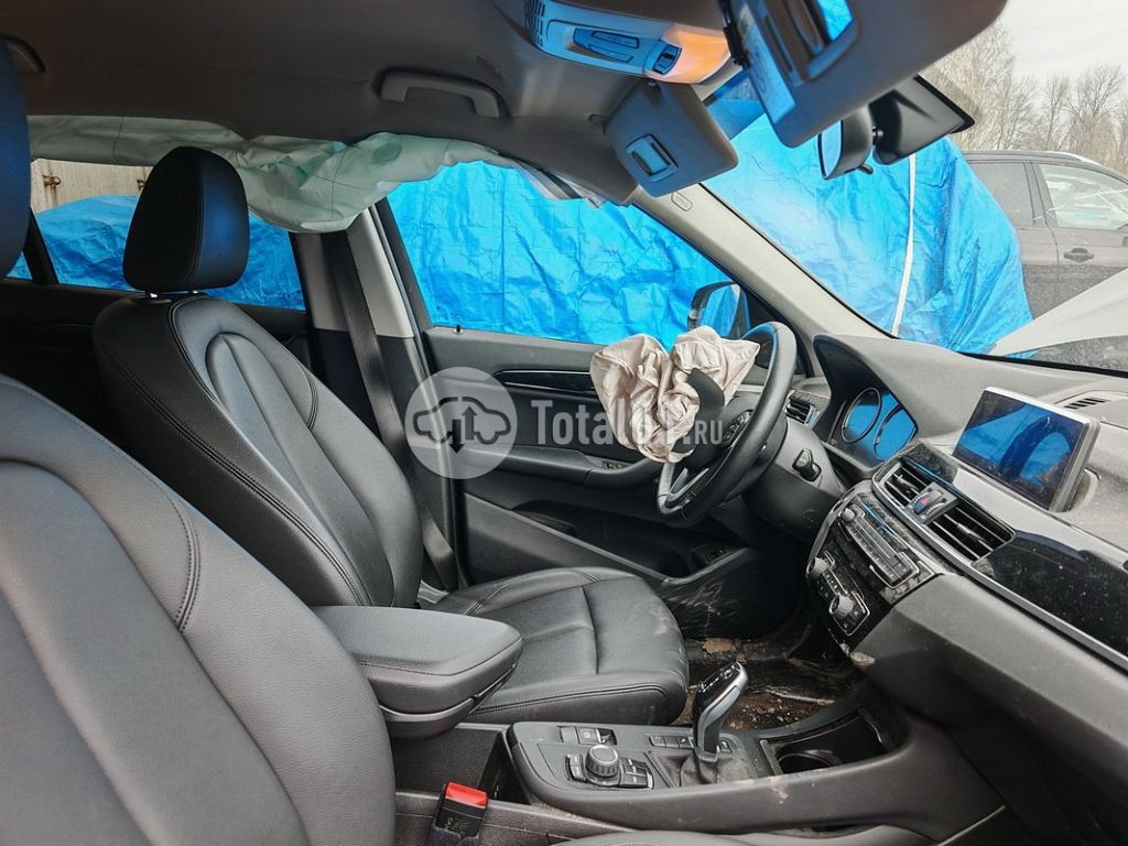 Фото BMW X1 140