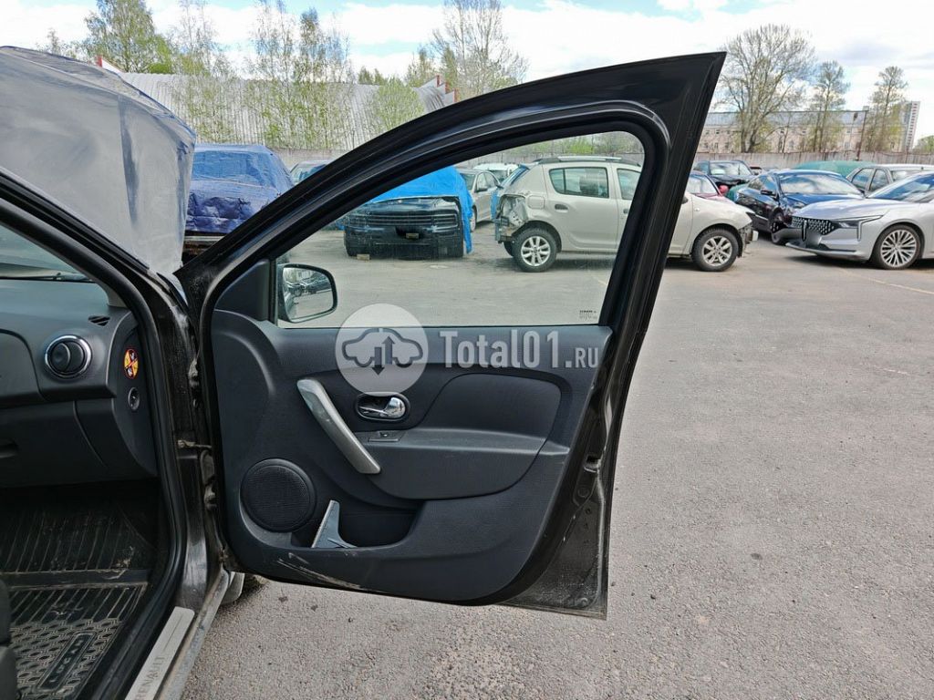Фото Renault Logan 132