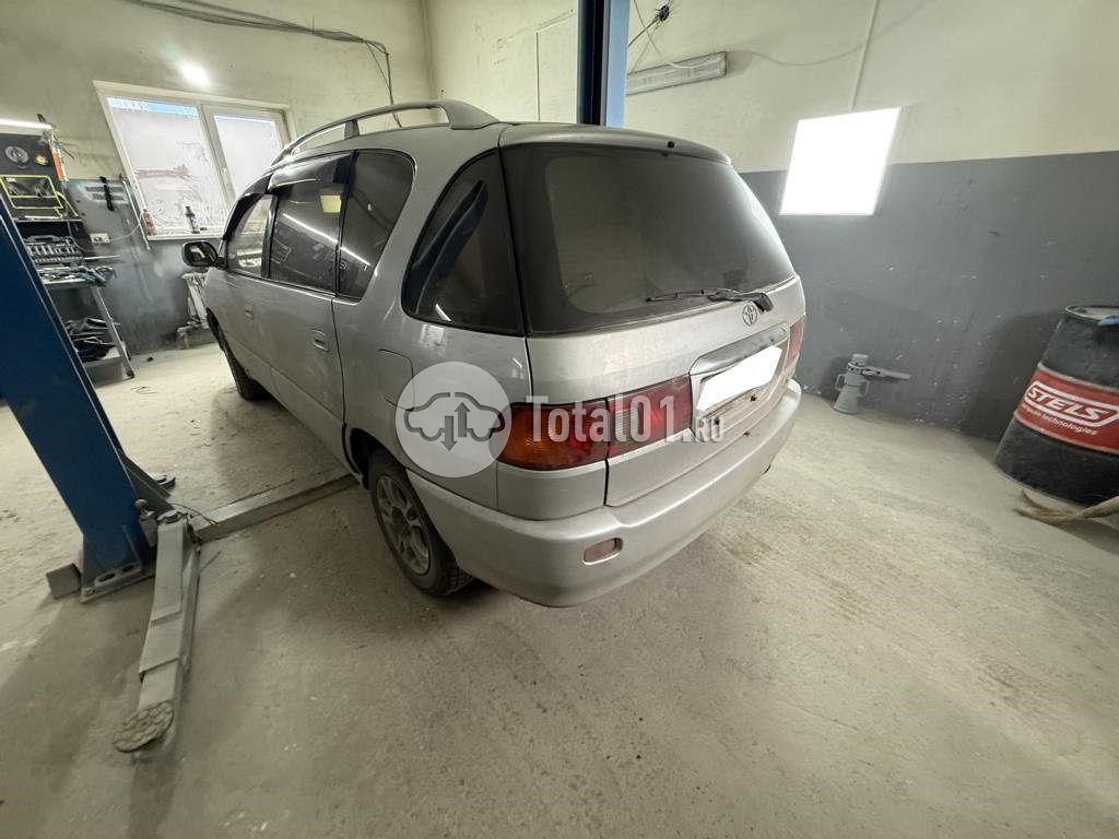 Фото Toyota Ipsum 6