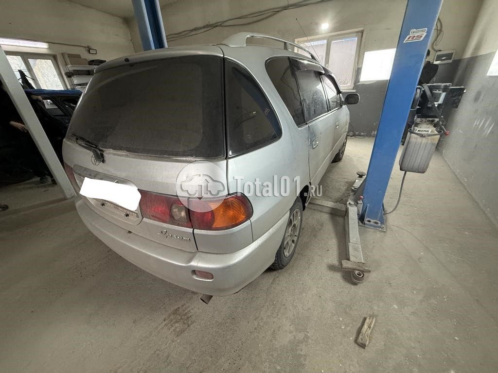 Фото Toyota Ipsum 8