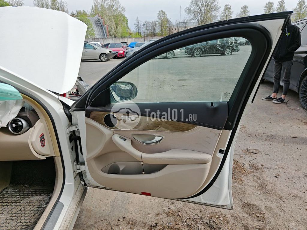 Фото Mercedes-Benz C-класс 124